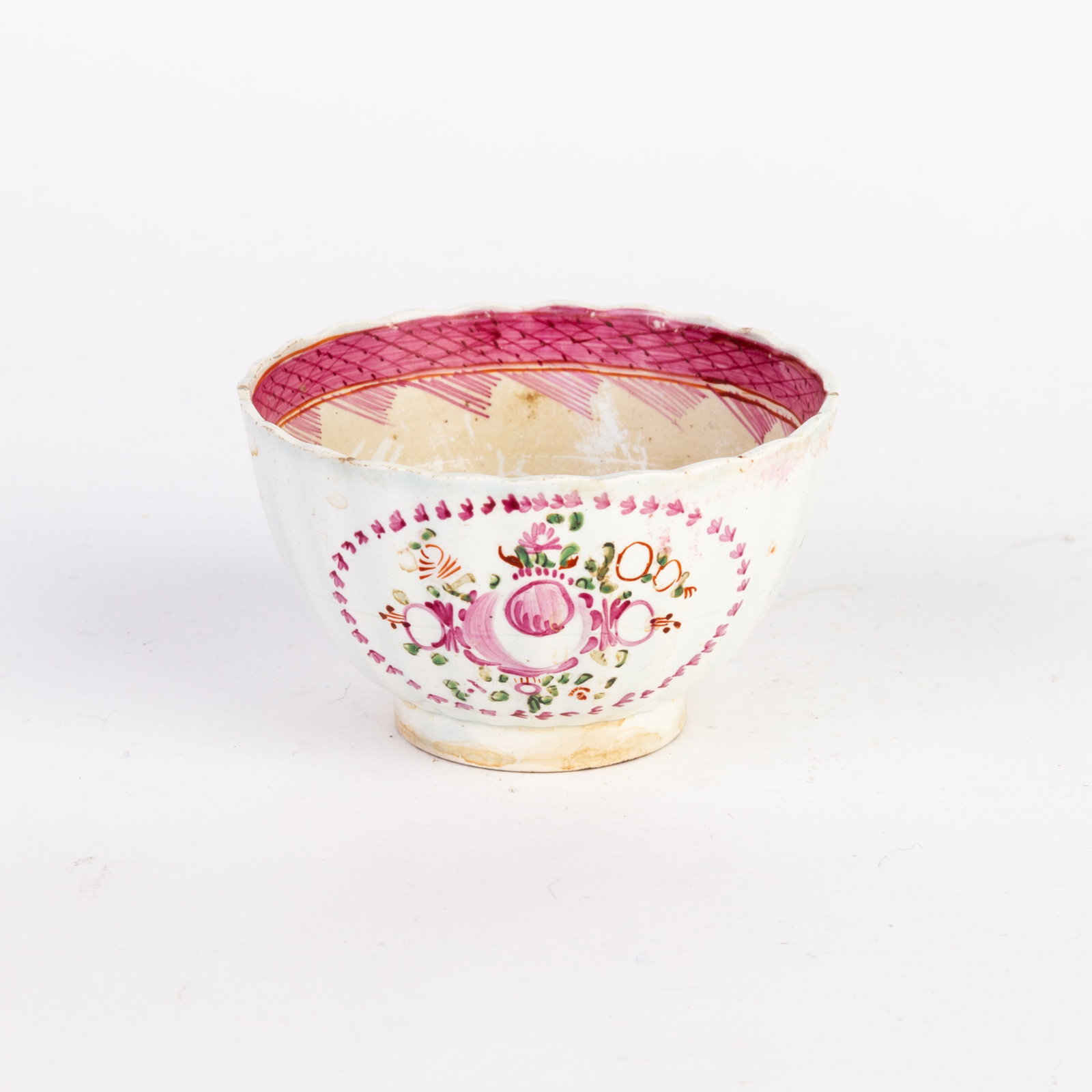 George III 18th Century Porcelain Tea Bowl: DIMENSIONS APPROX 8.5x8.5x5CM.