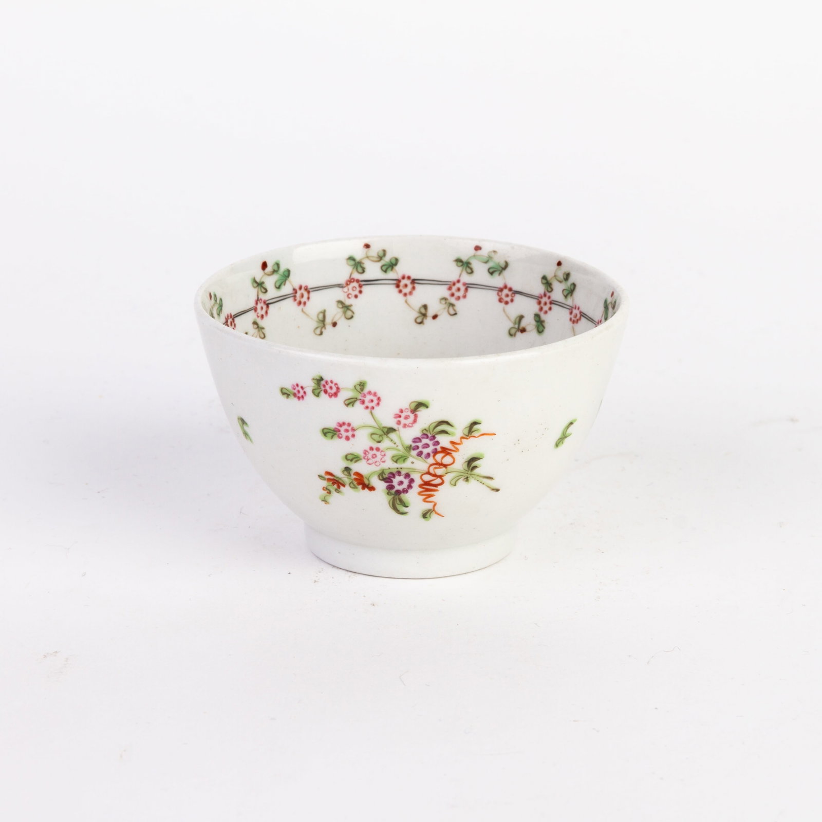 George III 18th Century Porcelain Tea Bowl: DIMENSIONS APPROX 8x8x5CM.