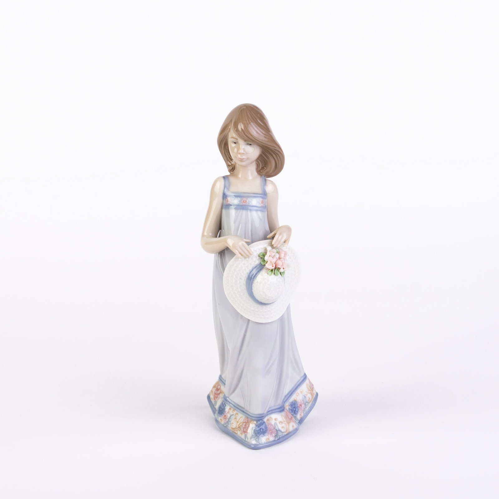 Lladro Fine Porcelain Sculpture "Girl with Hat": DIMENSIONS APPROX 21x10x9CM