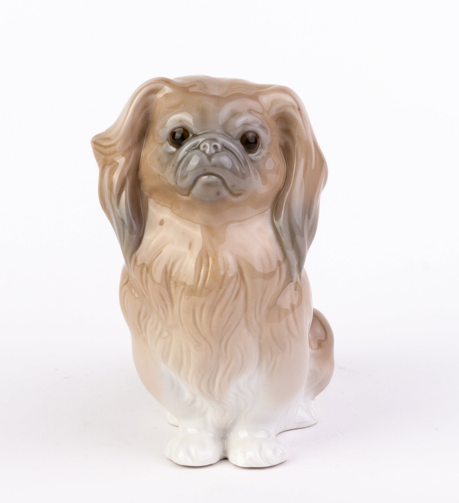 Lladro Fine Porcelain Sculpture "Pekinese Sitting" 4641: DIMENSIONS APPROX 13x15x8CM.