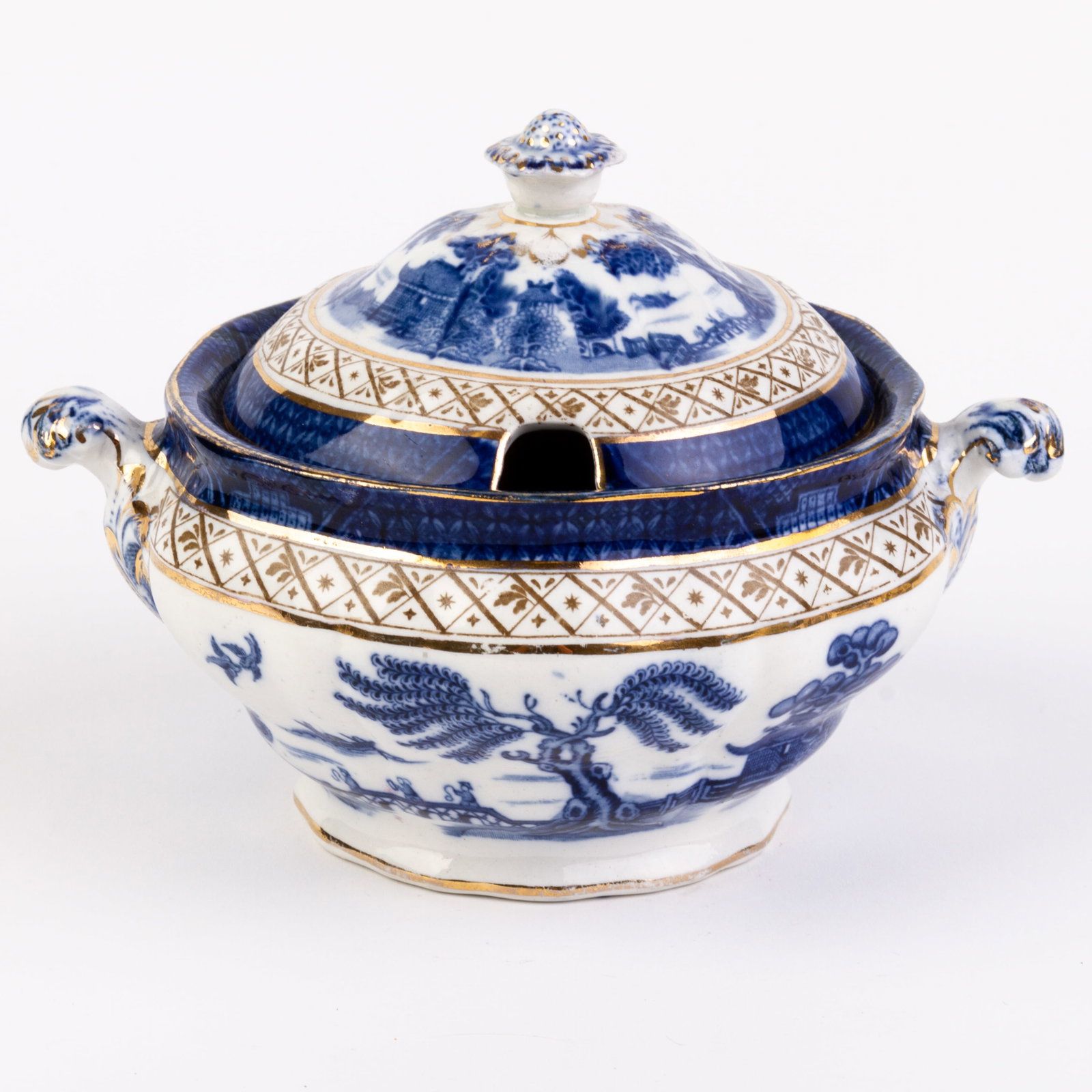 Booths Real Old Willow Porcelain Tureen: DIMENSIONS APPROX 19x15x13CM.