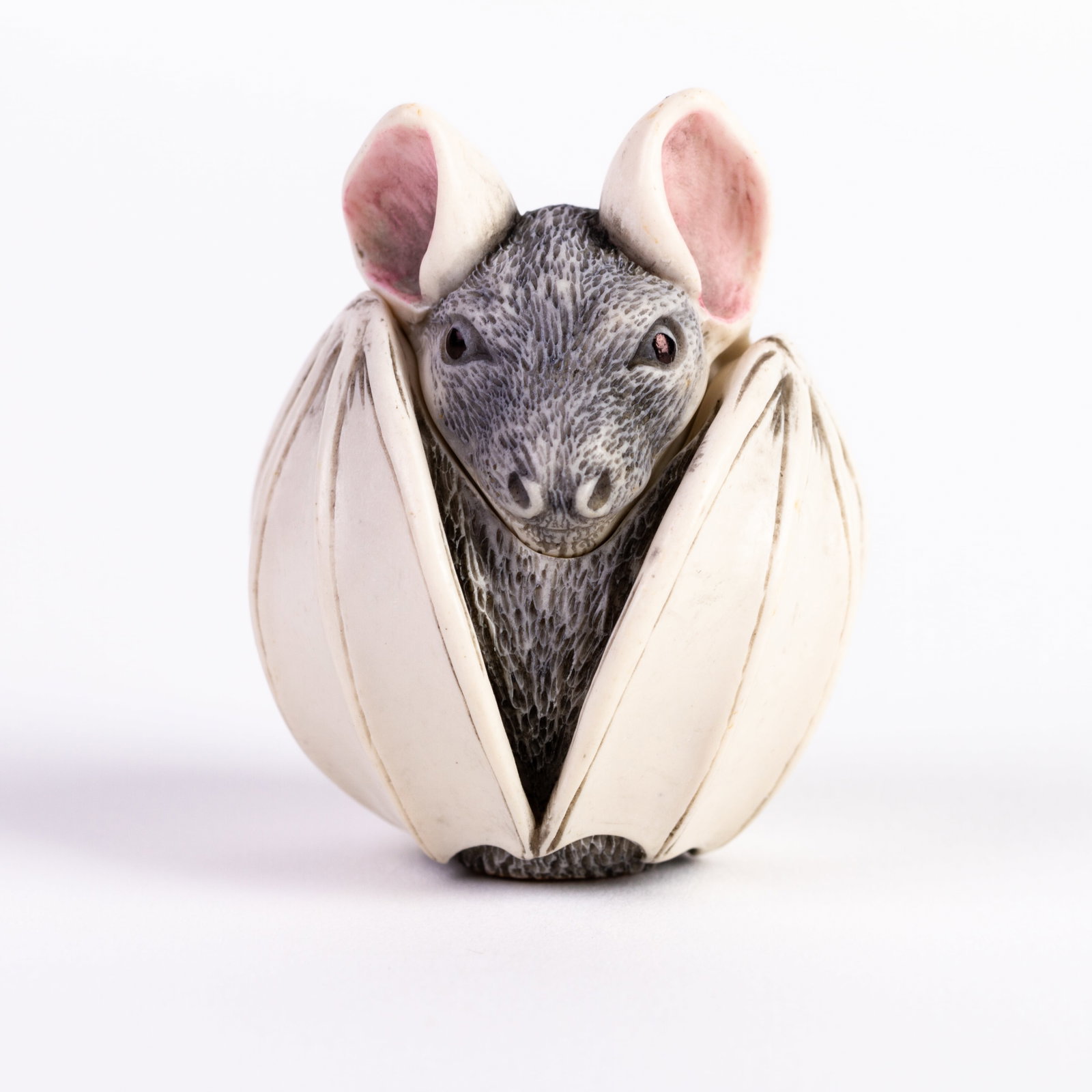 Highly Detailed Netsuke Type Figural Trinket Box: DIMENSIONS APPROX 5x5x5CM.