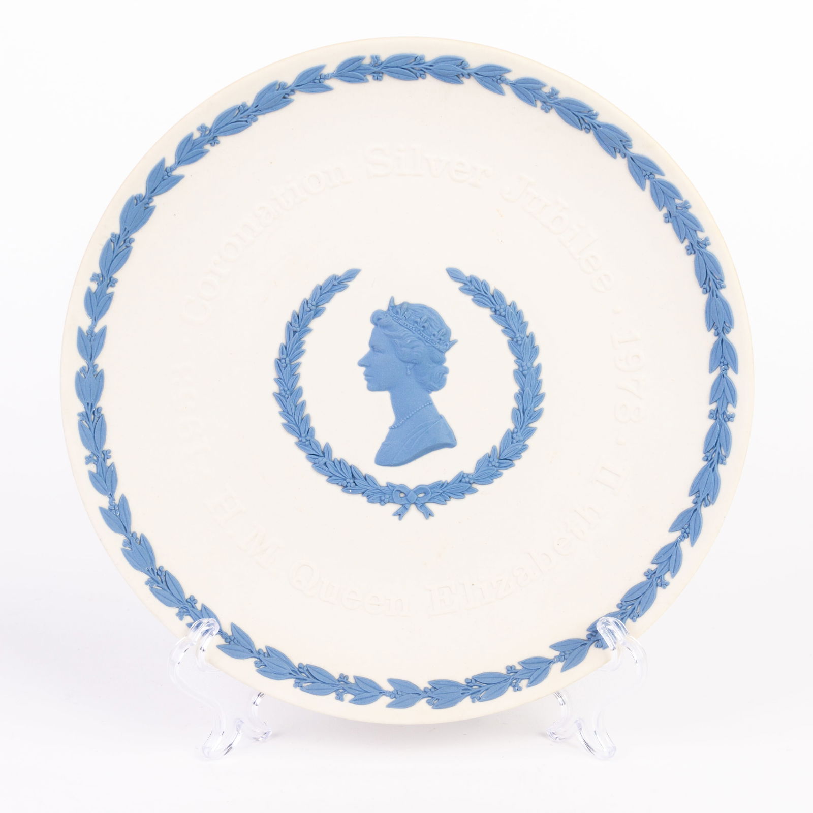 Wedgwood Jasperware Queen Elizabeth II Portrait Plate: DIMENSIONS APPROX 21x21x1CM.