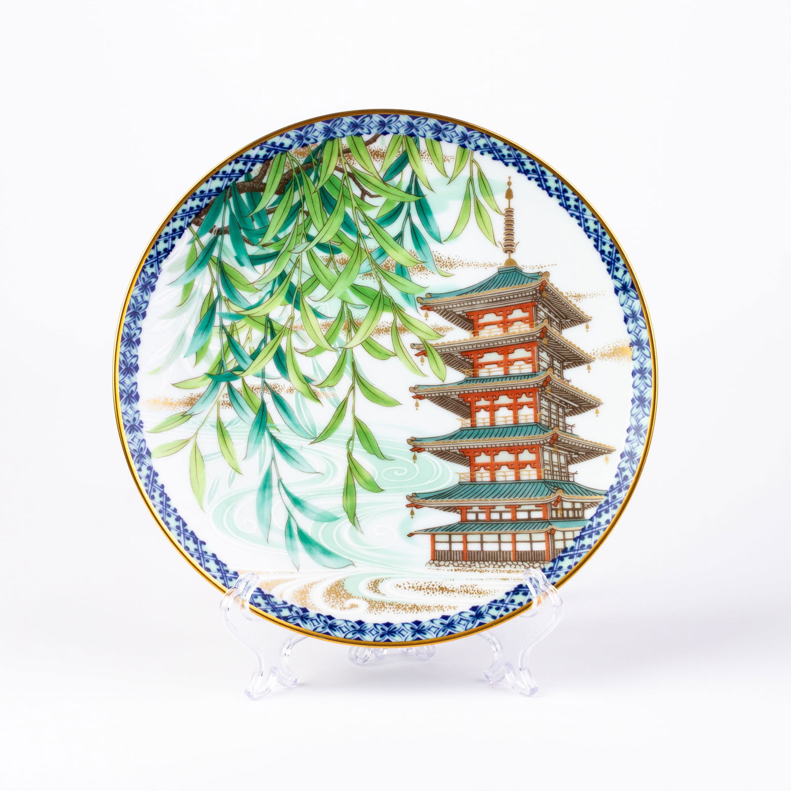 Signed Noritake Japanese Porcelain Summer Pagoda Plate: DIMENSIONS APPROX 21x21x2CM.