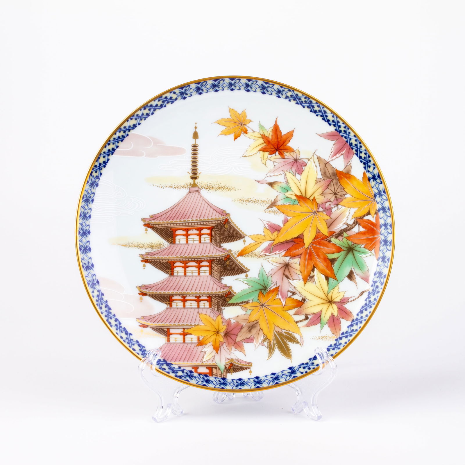 Signed Noritake Japanese Porcelain Autumn Pagoda Plate: DIMENSIONS APPROX 21x21x2CM.