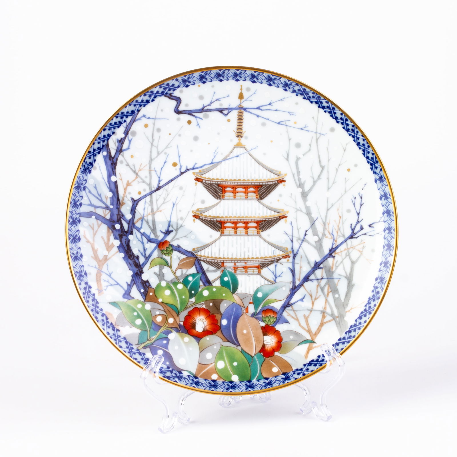 Signed Noritake Japanese Porcelain Winter Pagoda Plate: DIMENSIONS APPROX 21x21x2CM.