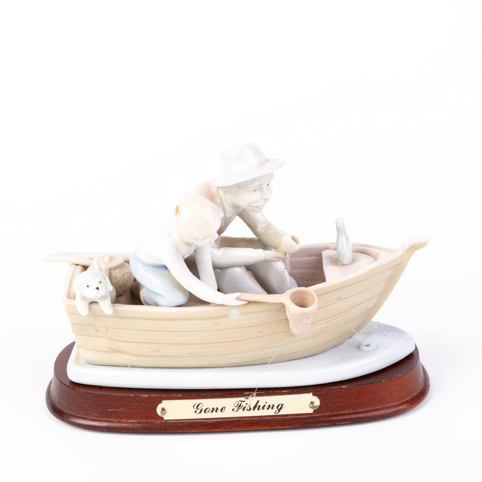 Lladro Fine Porcelain Figure: DIMENSIONS APPROX 14x18x8CM.