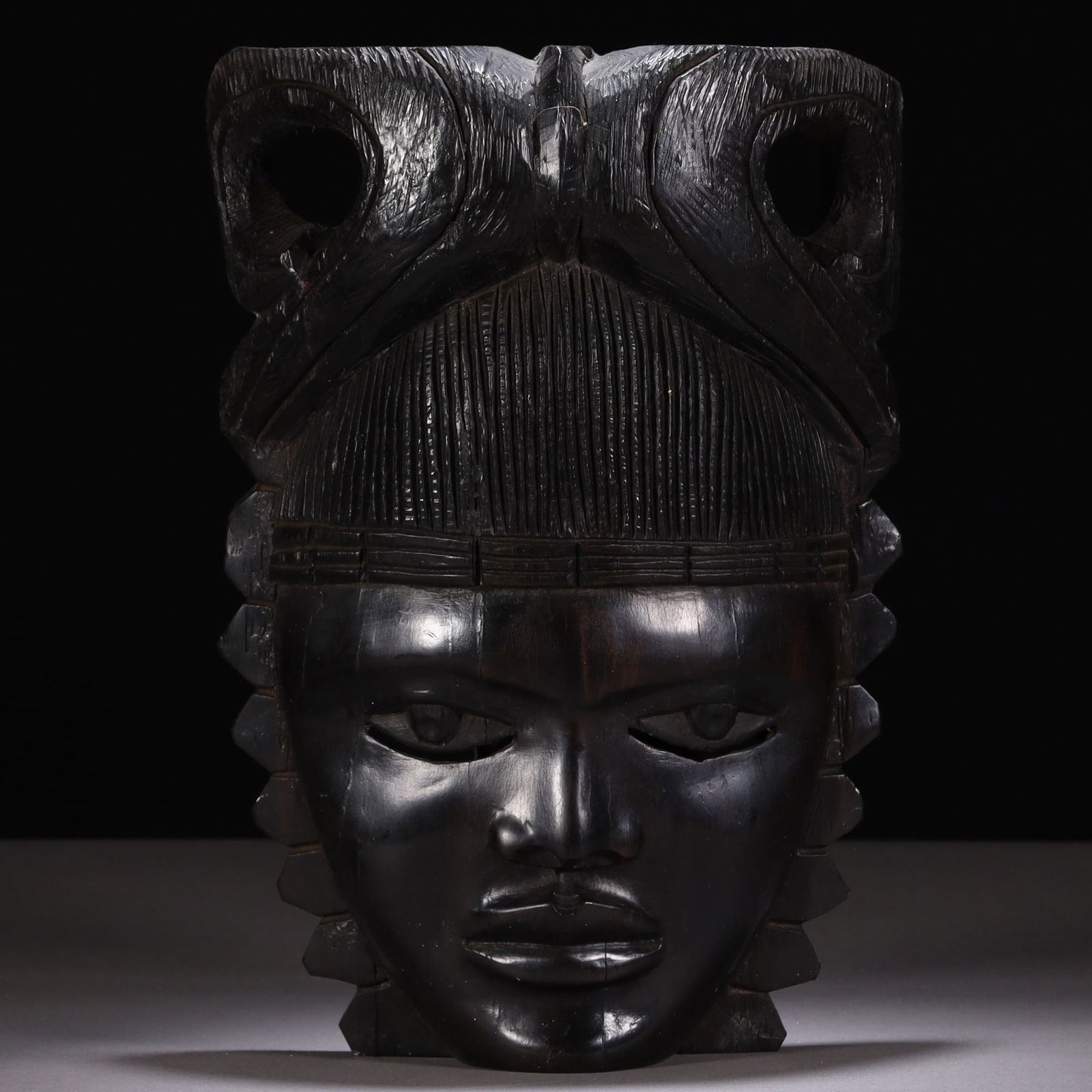 African Ebony Carved Wooden Mask: MEASURING APPROX 29.5 X 20 X 6CM.