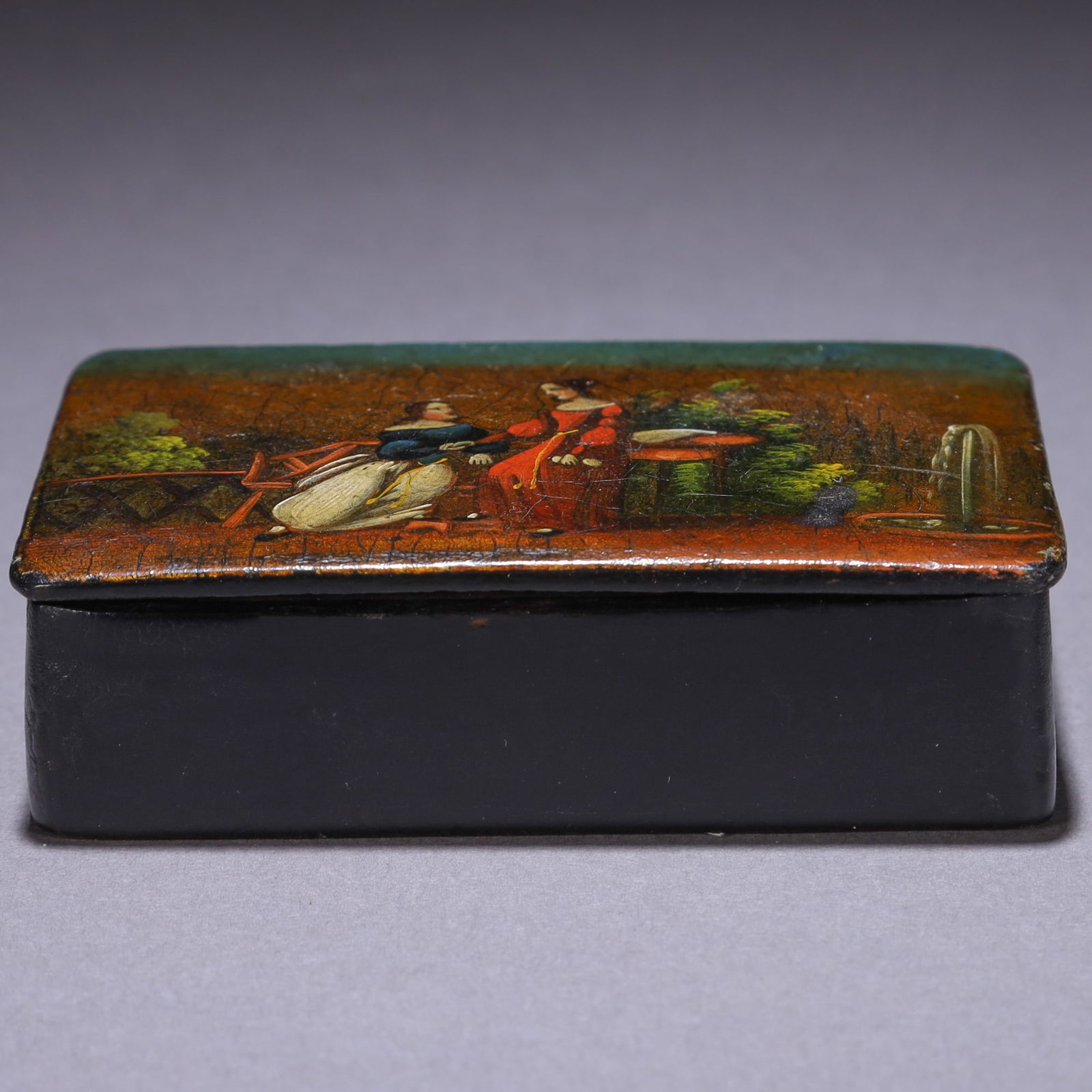 18th Century Papier Mache Box: MEASURING APPROX 7.7 X 5.2 X 2.3CM.