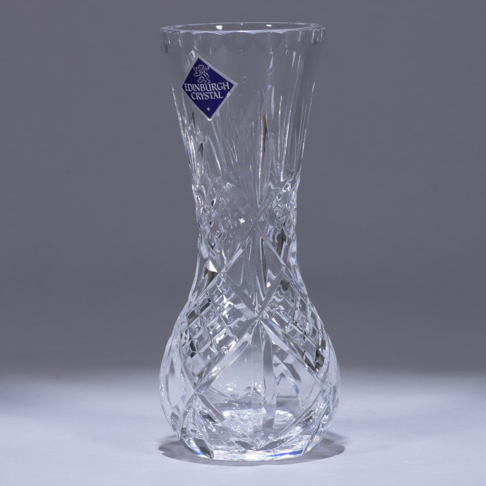 Edinburgh Crystal Glass Vase: 65 x 65 x 155mm.