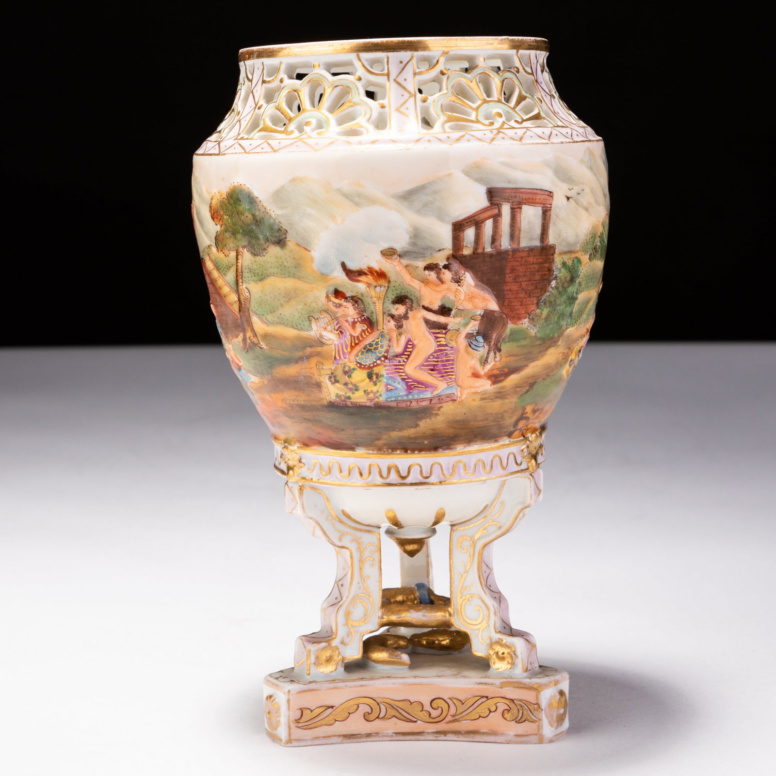 Capodimonte Reticulated Italian Porcelain Pot Pourri 19th Century: MEASURES APPROX 16.5 X 10CM. Please follow us on Instagram to stay updated with our current and future auctions: @albinus_auctions. Study all photographs carefully to get an accurate representation of