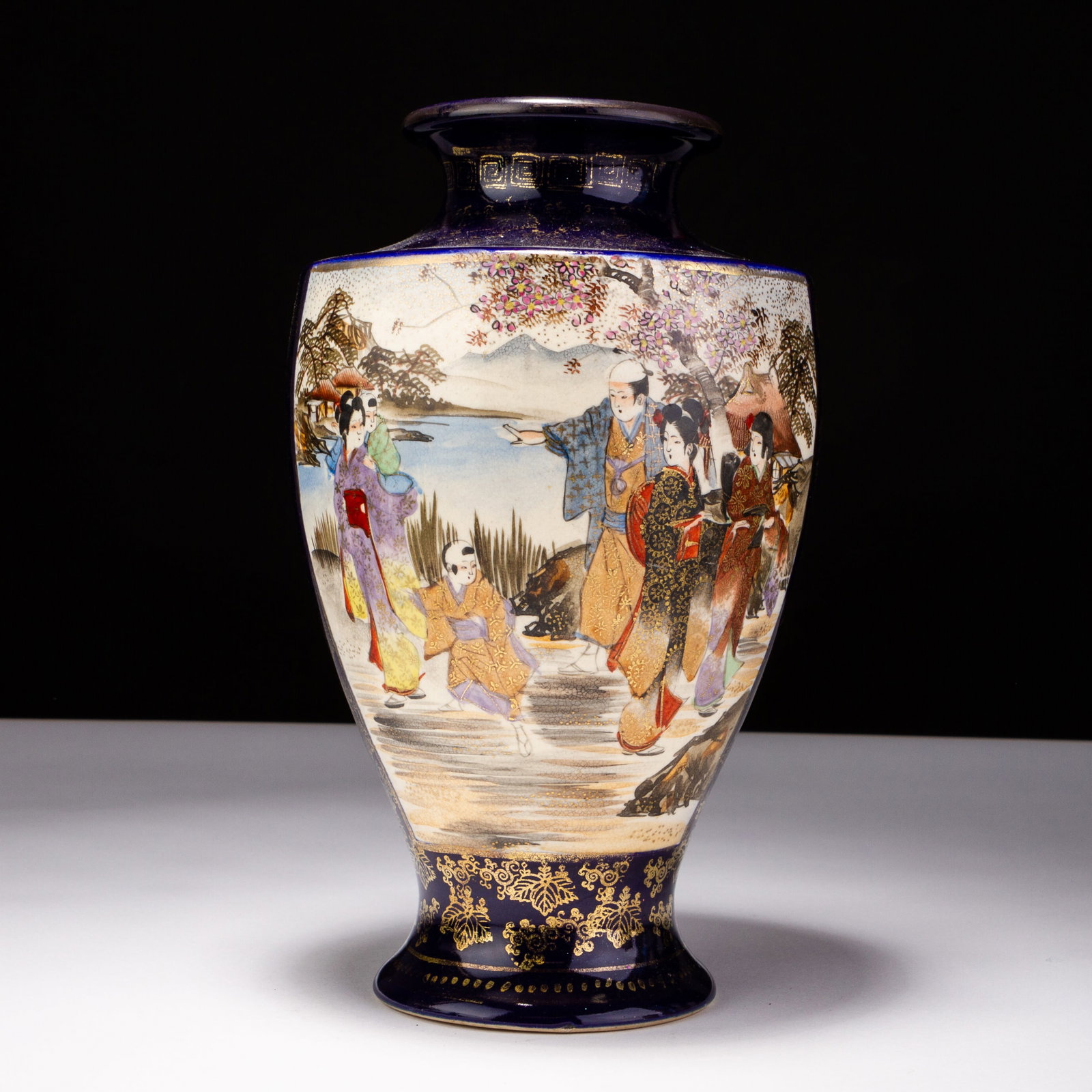 Japanese Satsuma Figural Landscape Meiji Vase: MEASURES APPROX 25 X 15CM.