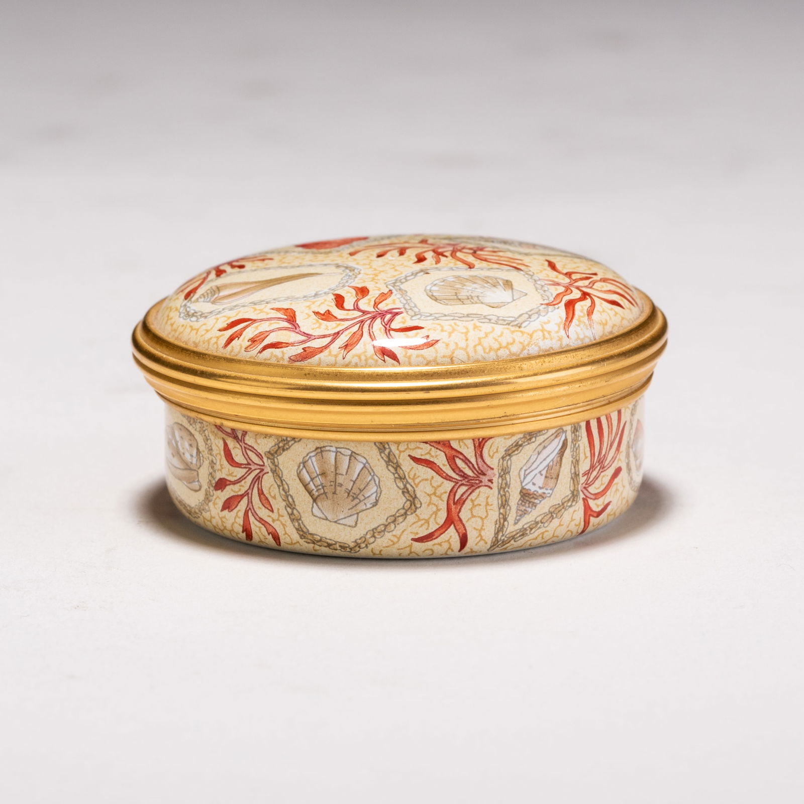 Nina Campbell - Fine Enamel Porcelain Pillbox Halcyon Days: MEASURING APPROX 4.3 X 2CM.