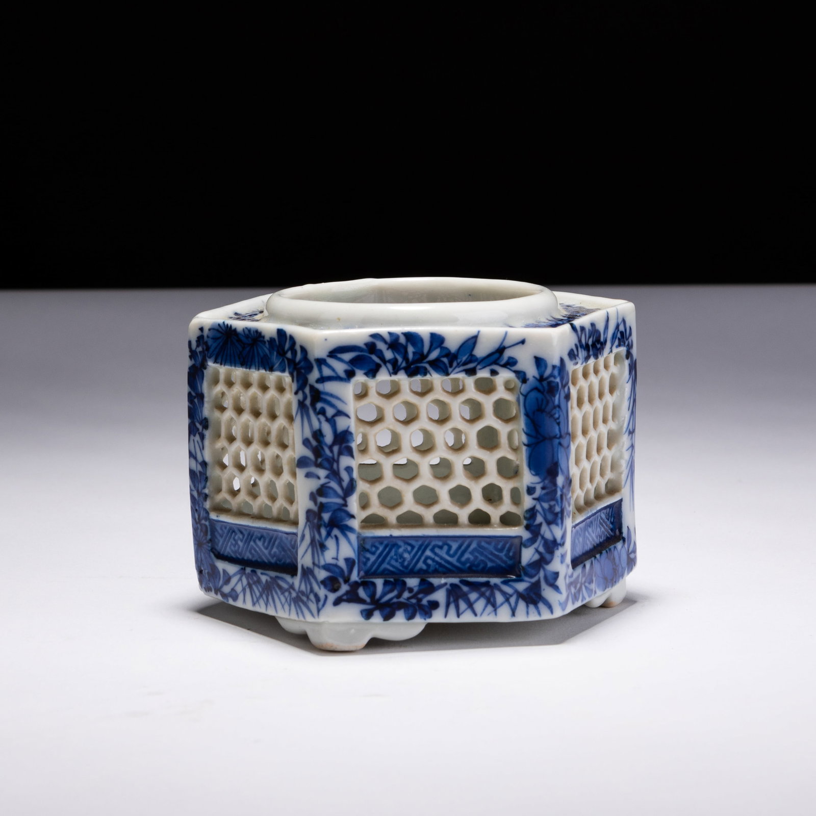 Chinese Blue & White Reticulated Porcelain Lantern: MEASURING APPROX 8.5 X 7.2CM HIGH.