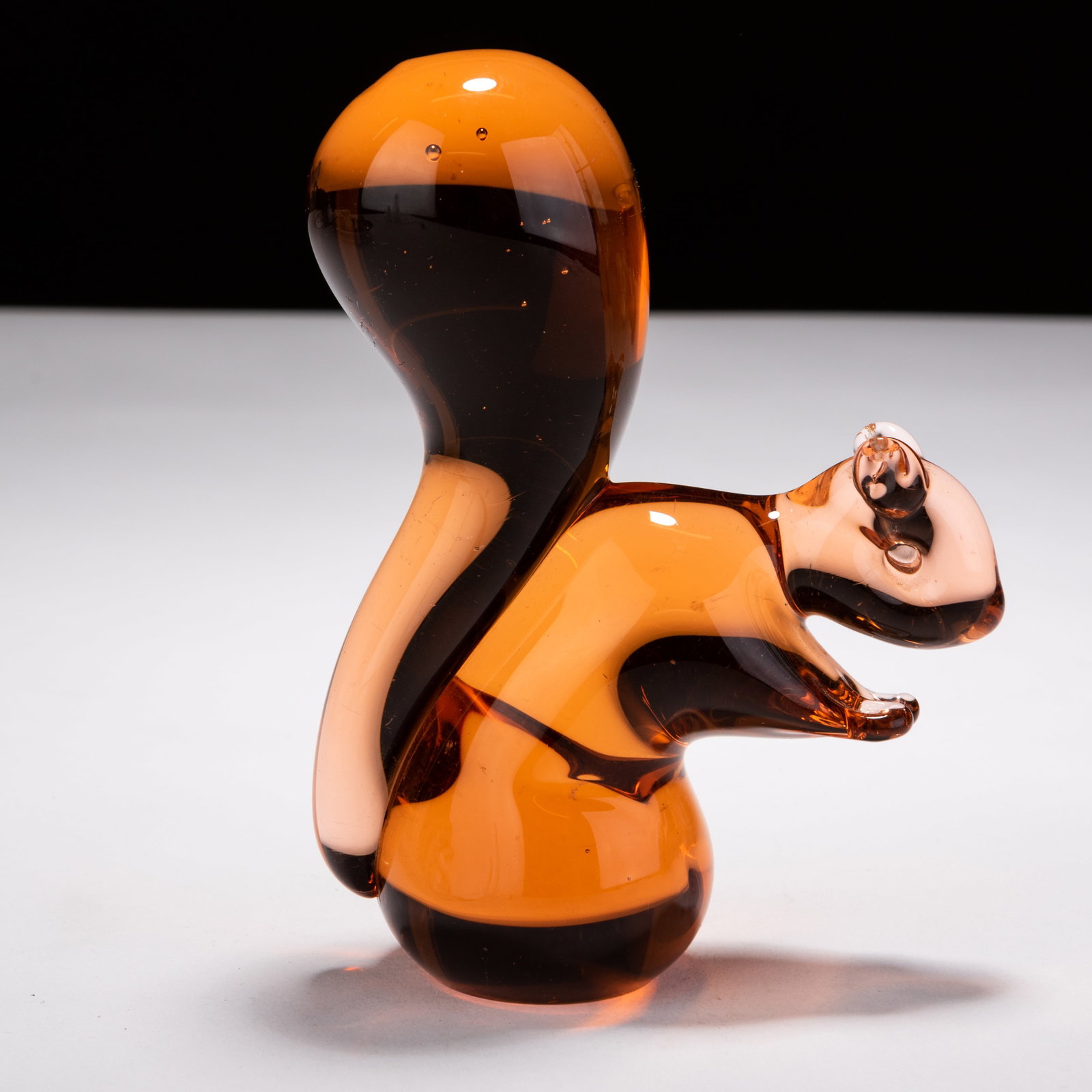 Wedgwood Designer Glass Squirrel Sculpture Paperweight: MEASURING APPROX 15CM HIGH X 10.5CM.