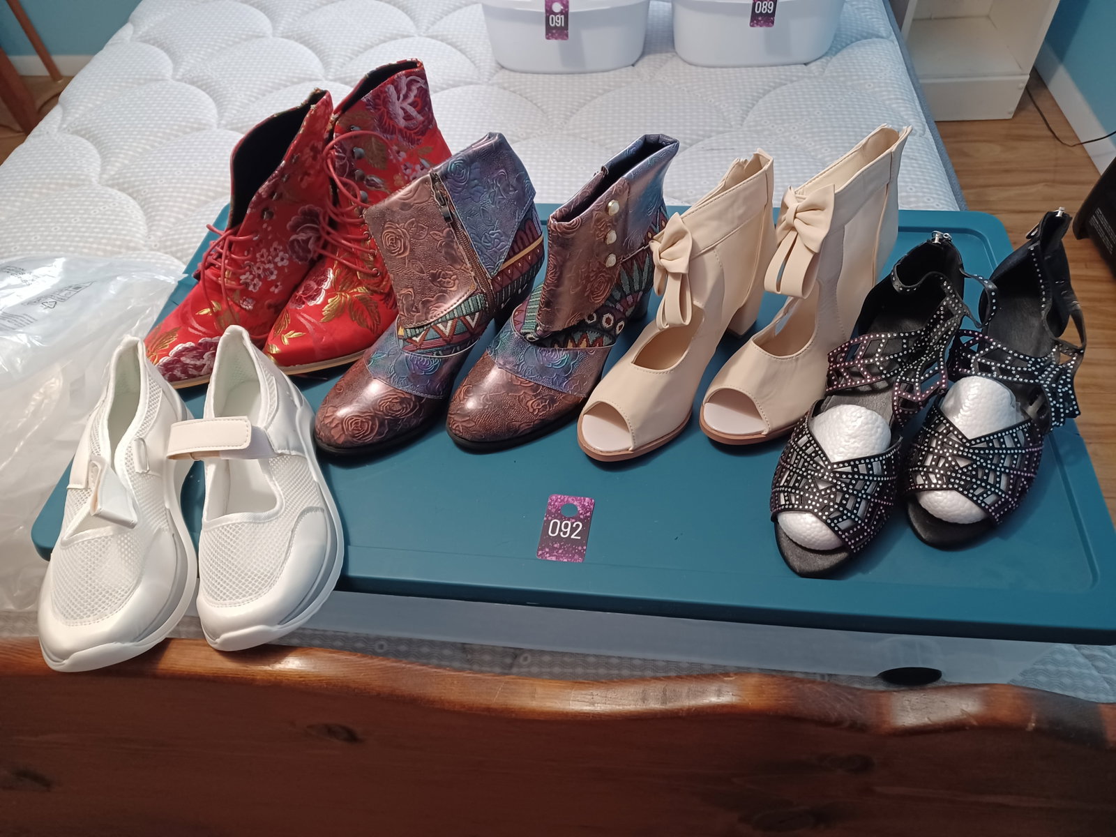 NEW 5 pair womens size 9.5 shoes: see photos for details