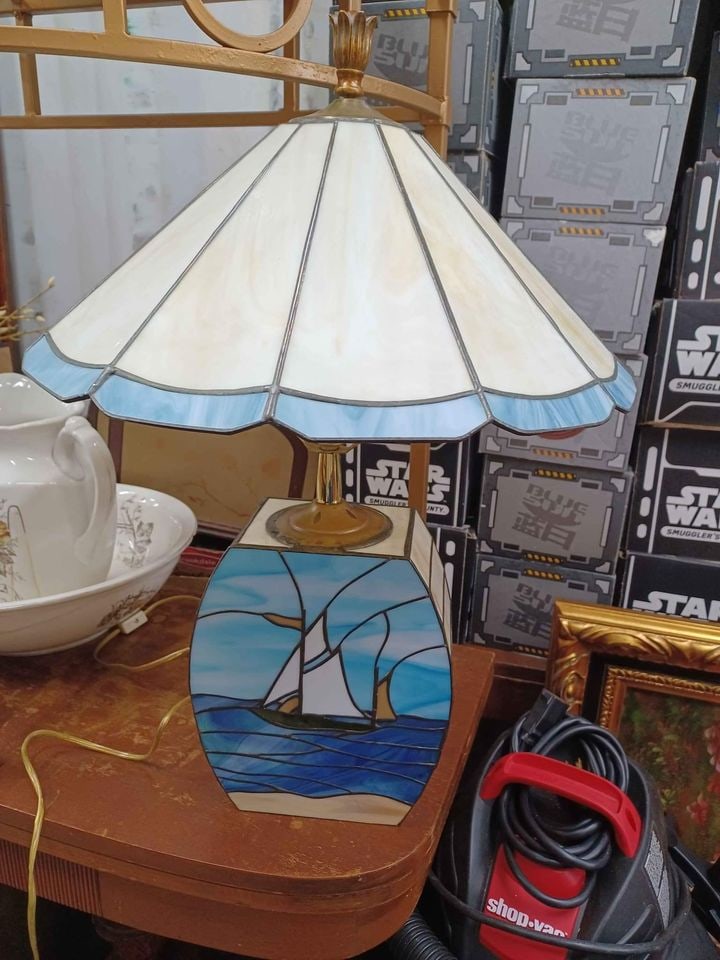 Vintage 1980s Tiffany Style Lamp (1 of 7)