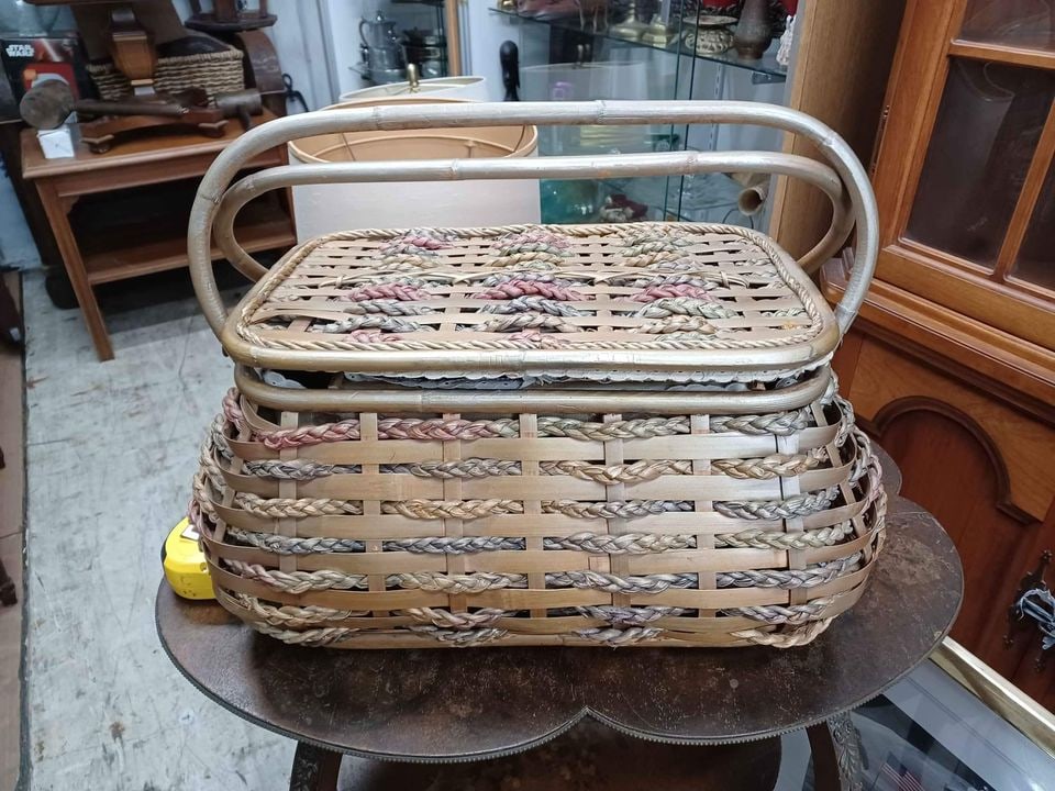 Vintage Basket Picnic or Sewing (1 of 7)