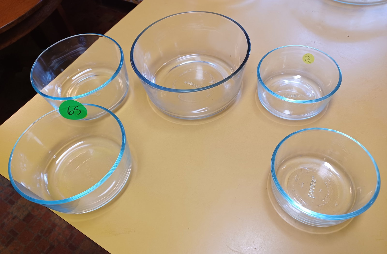 Lot of 5 Pyrex Bowls: See photos for details