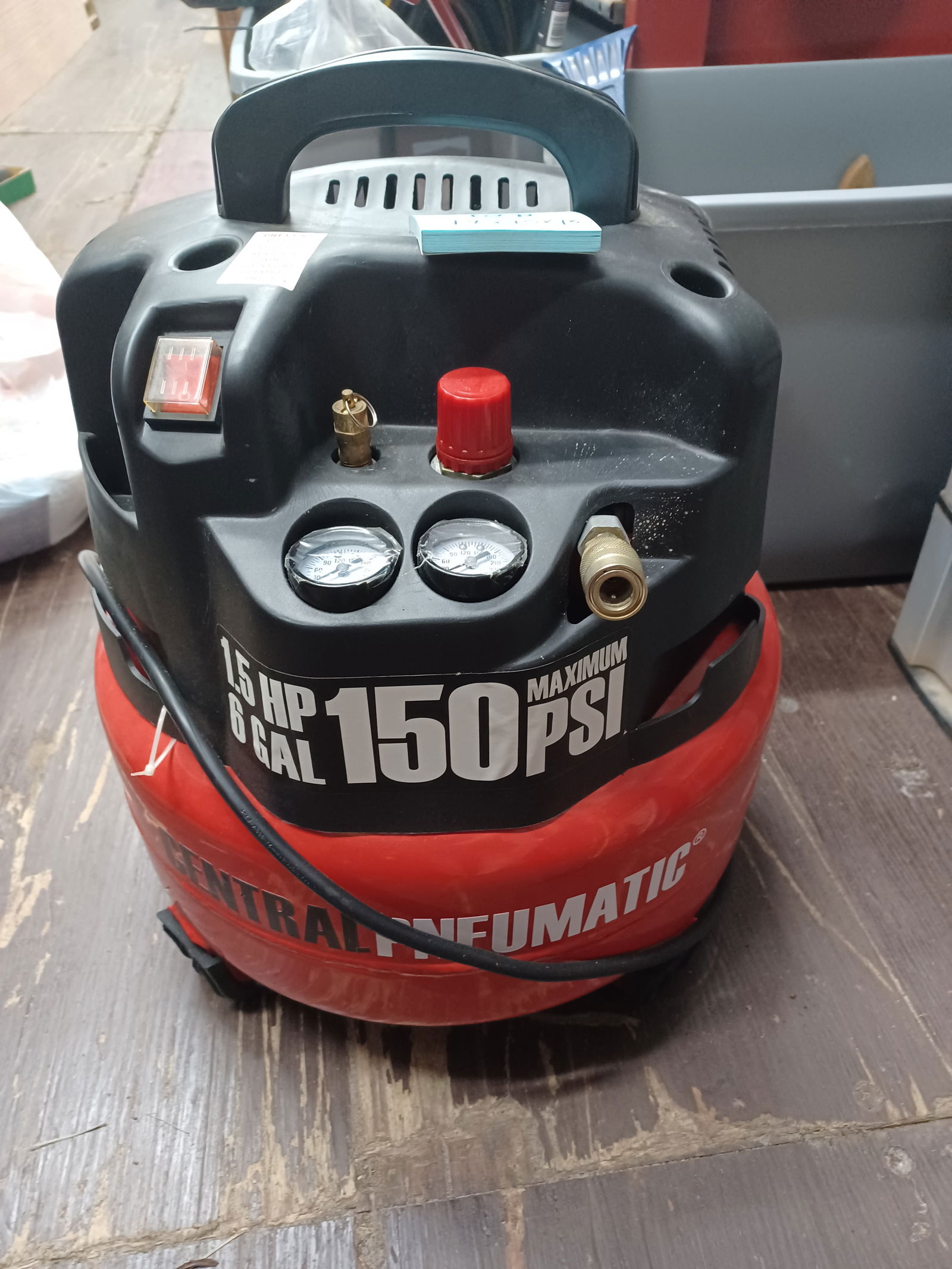 Central Pneumatic Air Compressor & Hose/ 150psi (1 of 7)