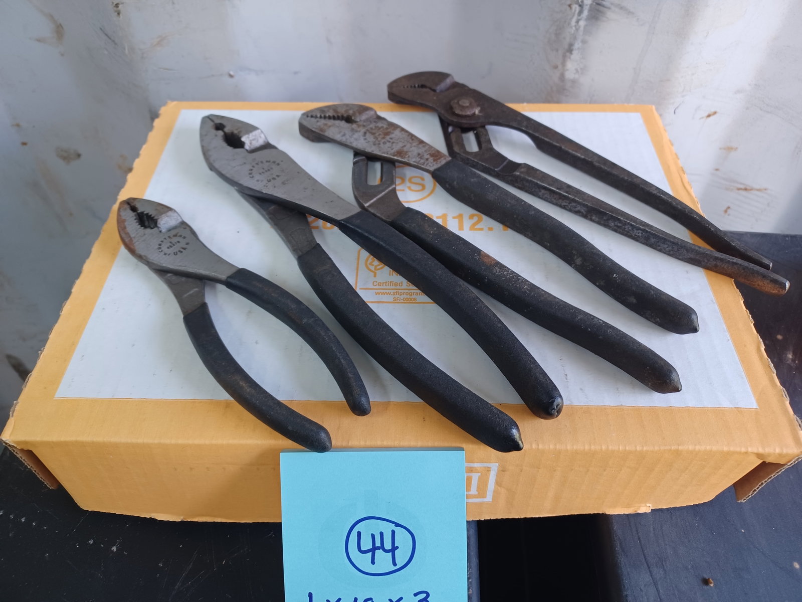 Lots of Craftsman Plyers: See photos for details