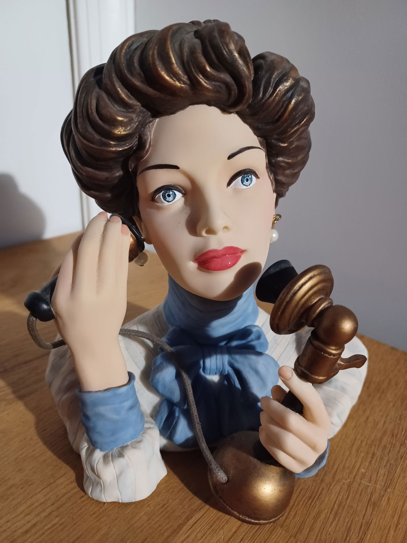 Limited Edition Cameo Girls Deluxe Lady Vase Abigail 1903 Party Line (1 of 6)