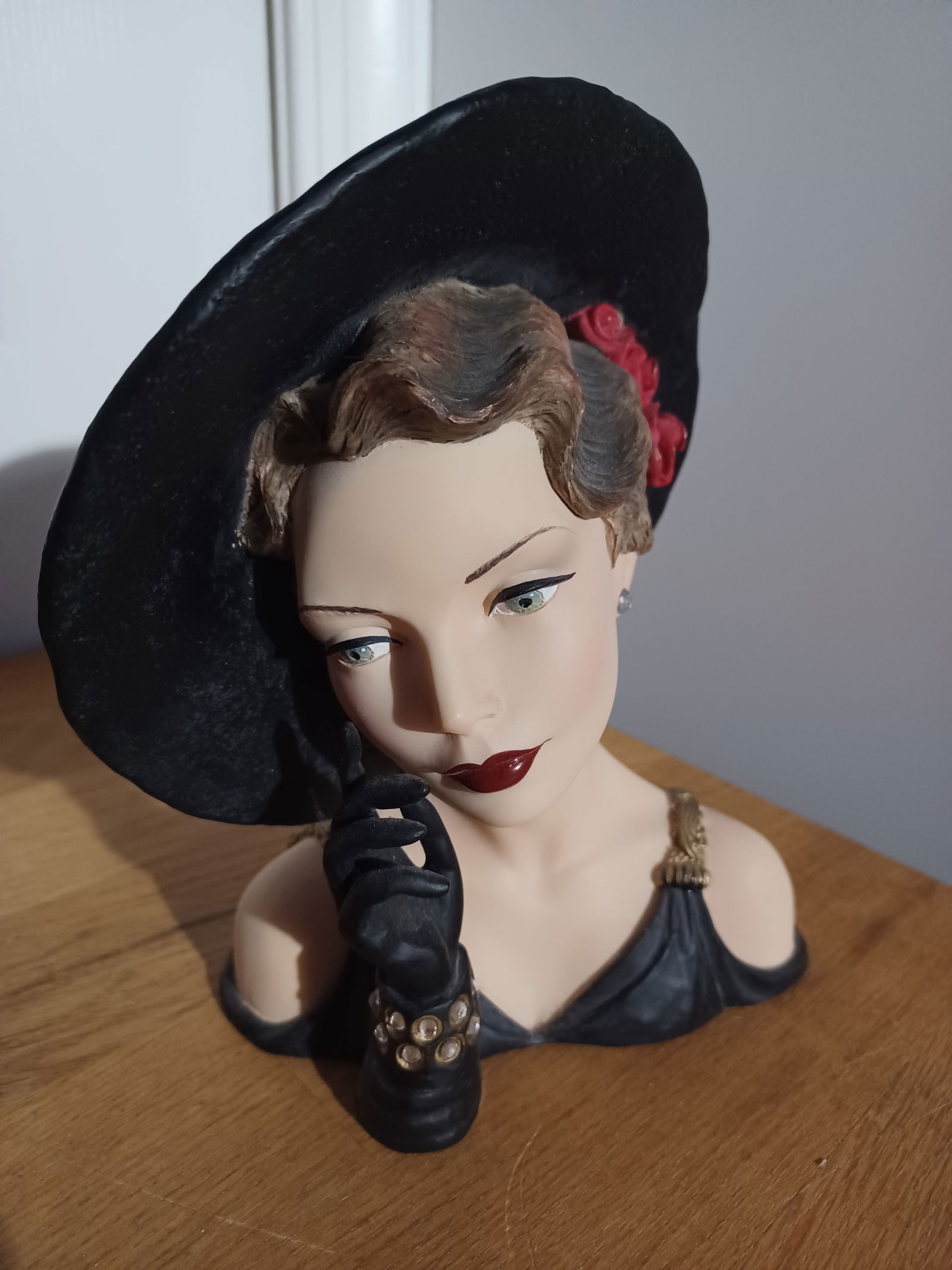 Limited Edition Cameo Girls Deluxe Lady Vase Blythe 1930 Black Magic (1 of 8)