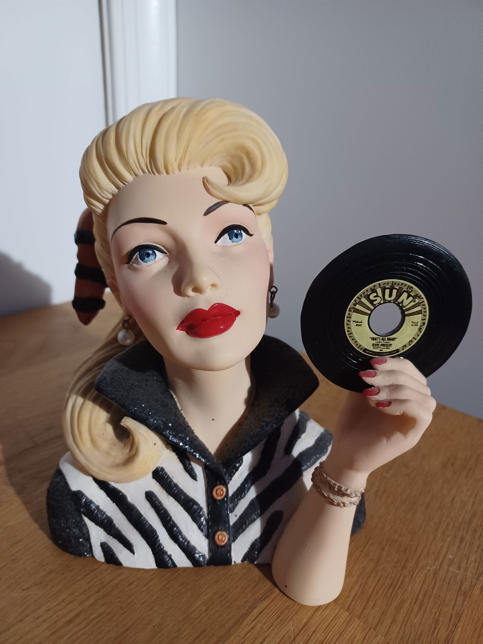 Limited Edition Cameo Girls Deluxe Lady Vase Abigail 1954 Let's Rock (1 of 6)