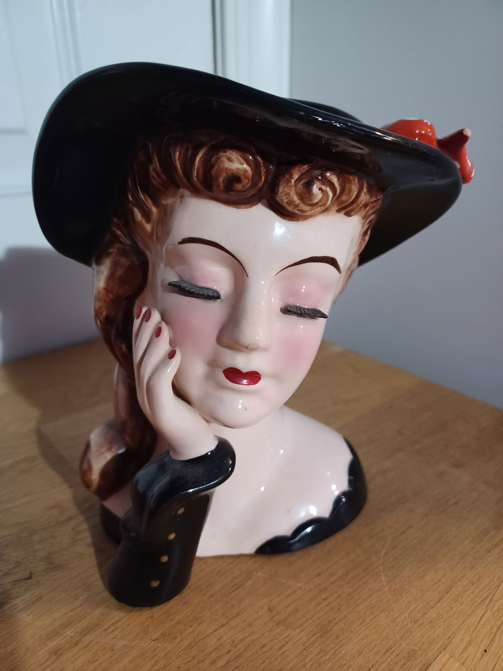 Vintage Napco Head Vase Black Hat & Red Bow (1 of 6)