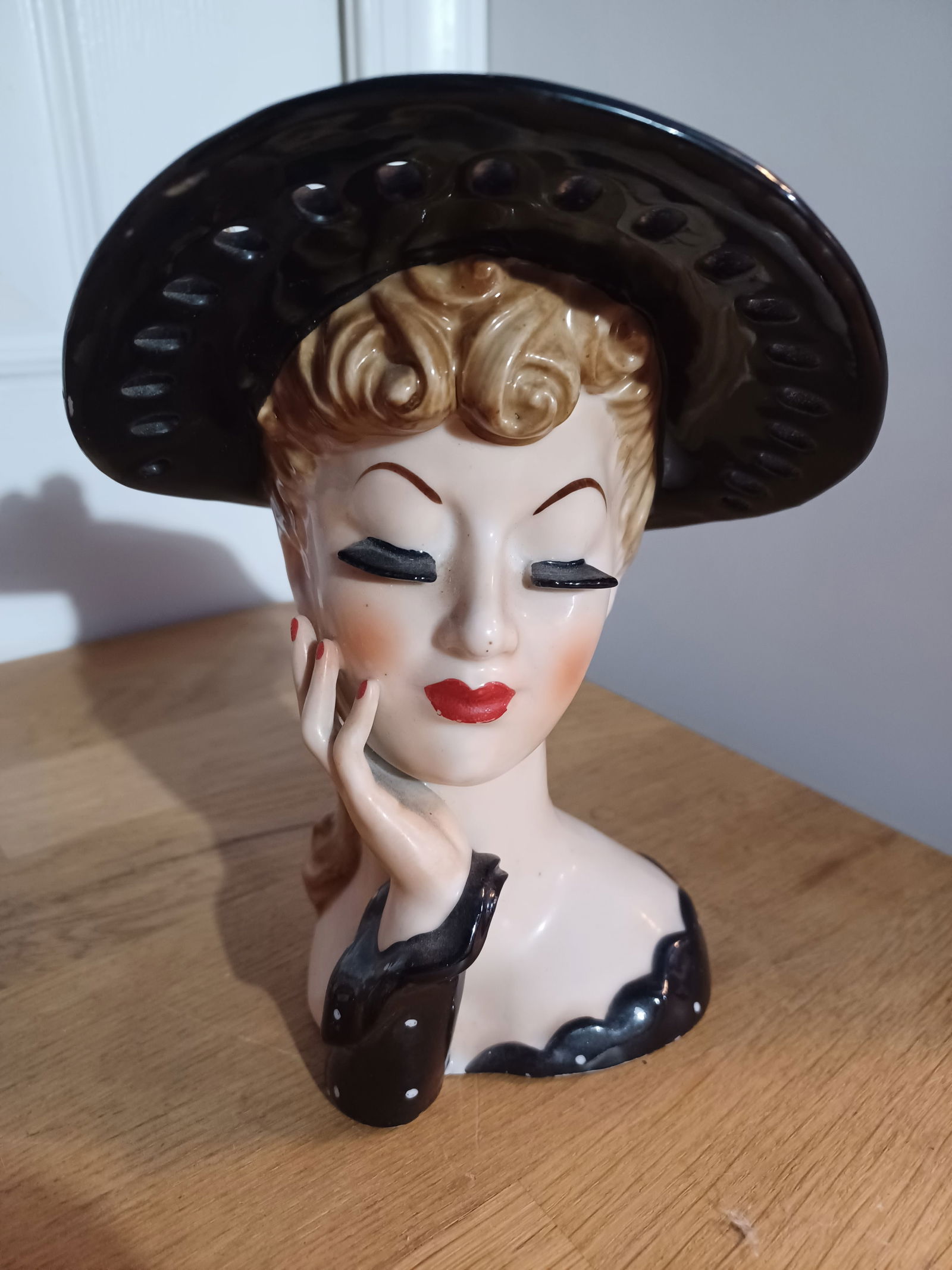 Vintage Napco Head Vase Black Hat 7" tall (1 of 7)