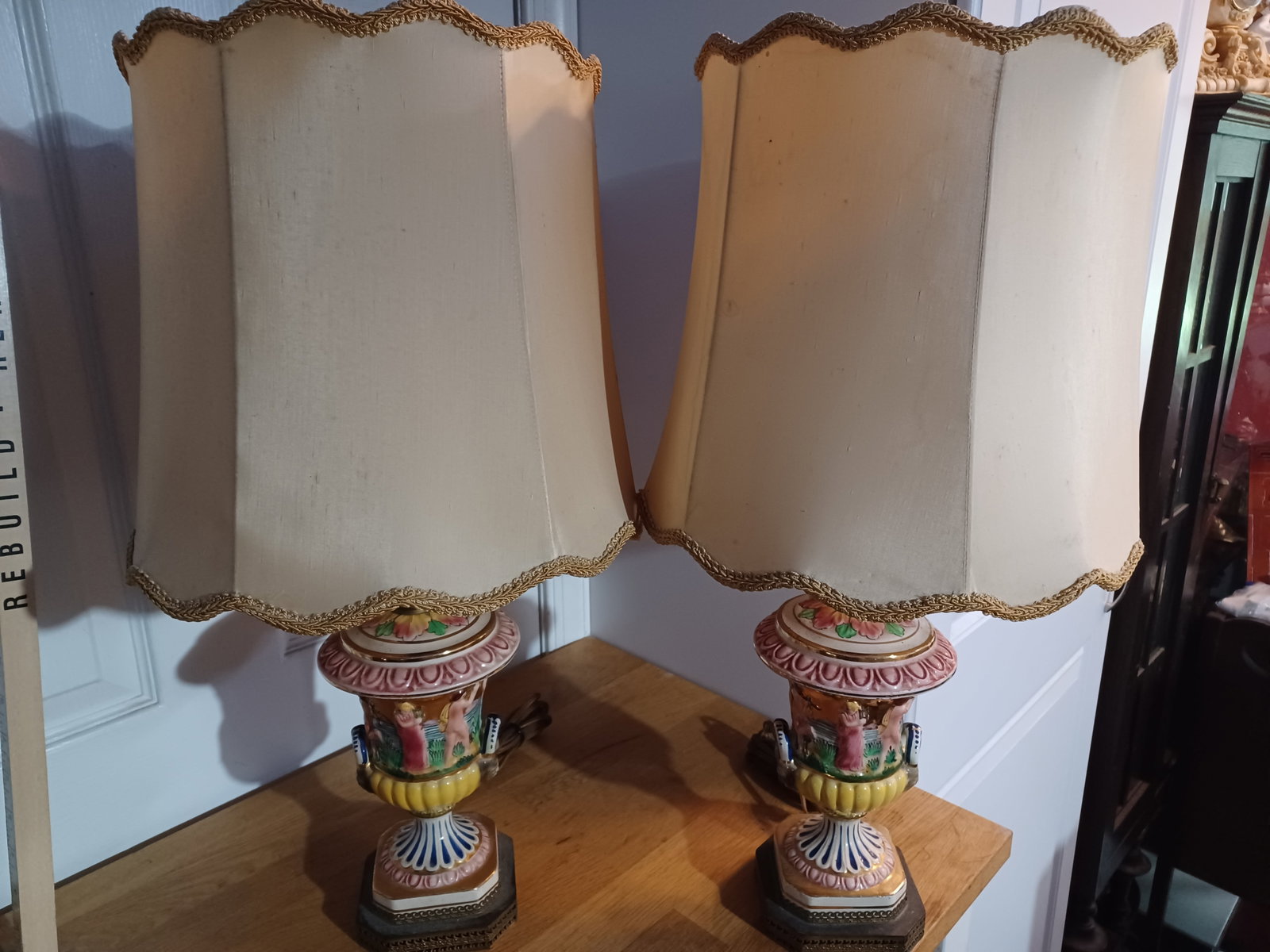 Vintage Pair of Porcelain & Brass Lamps: See photos for details & condition