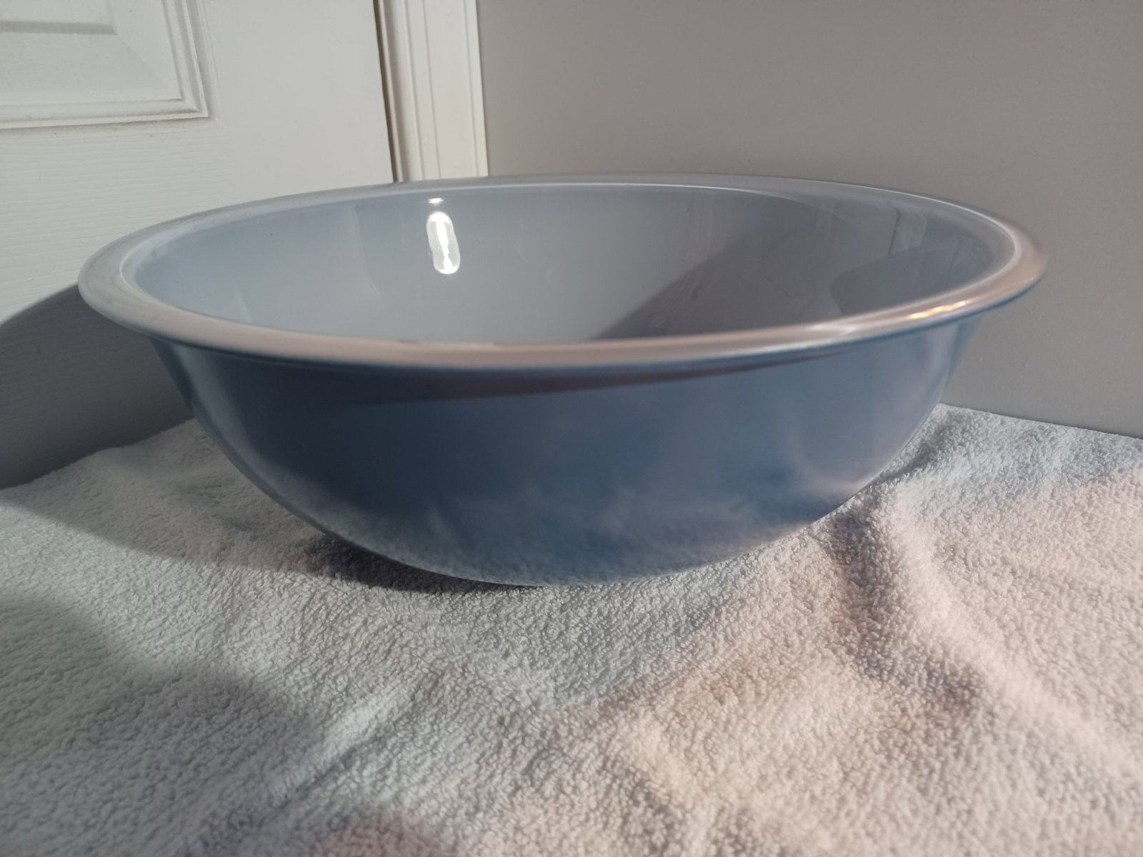 Pyrex Moody Blue Large Mixing Bowl: Pyrex Moody Blue Large Mixing Bowl