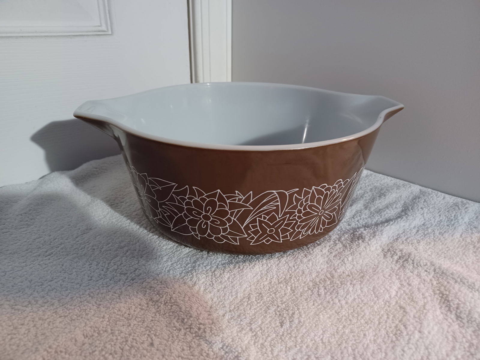 Pyrex 2.5QT Woodlands Casserole (1 of 8)