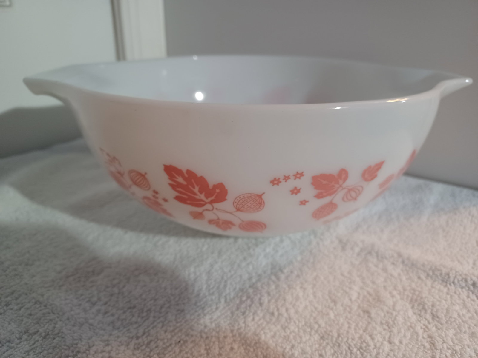 Pyrex Pink Goosberry Cinderella Mixing Bowl: Pyrex Pink Goosberry Cinderella Mixing Bowl