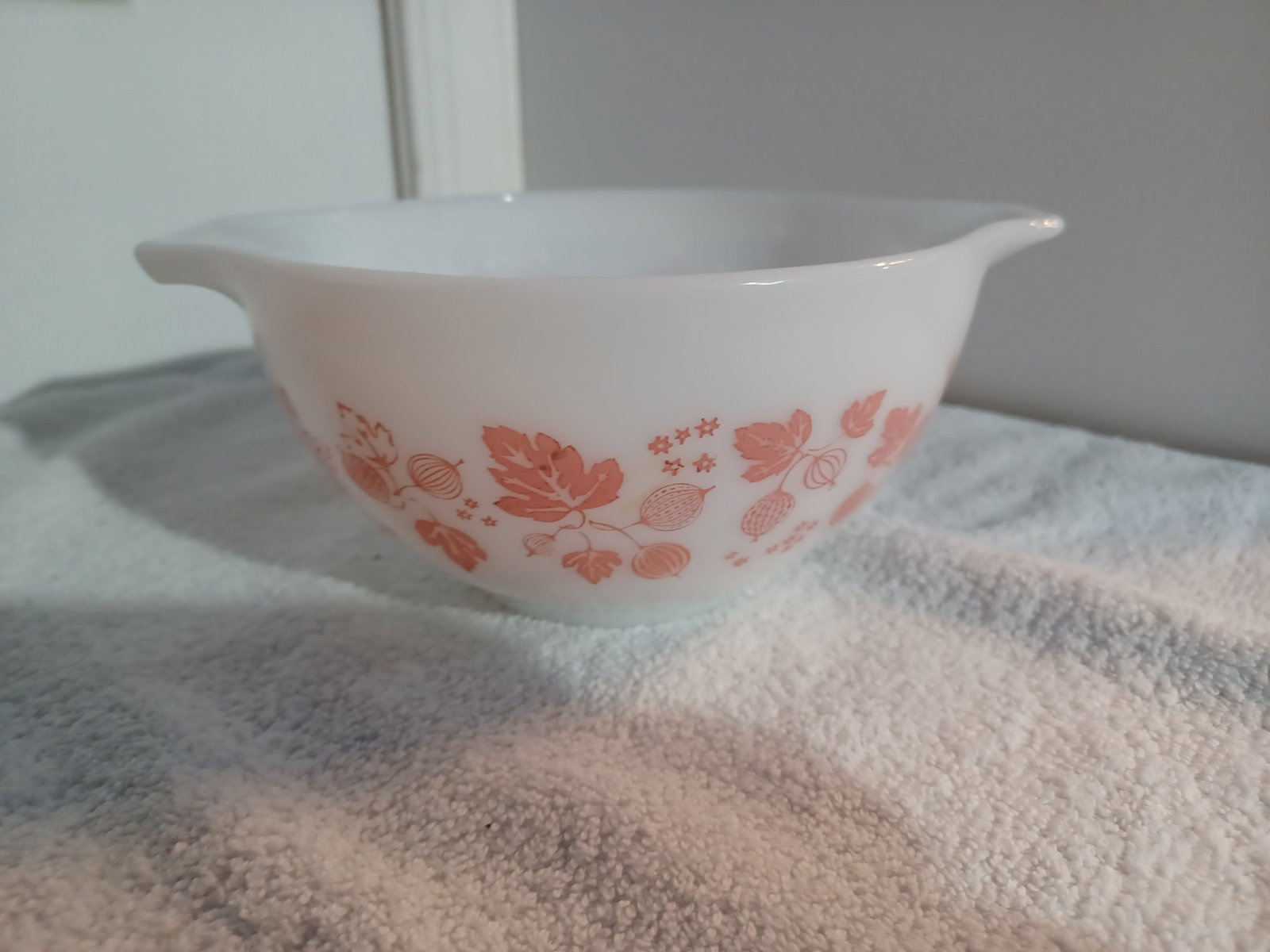 Pyrex Pink Goosberry Cinderella Mixing Bowl: Pyrex Pink Goosberry Cinderella Mixing Bowl