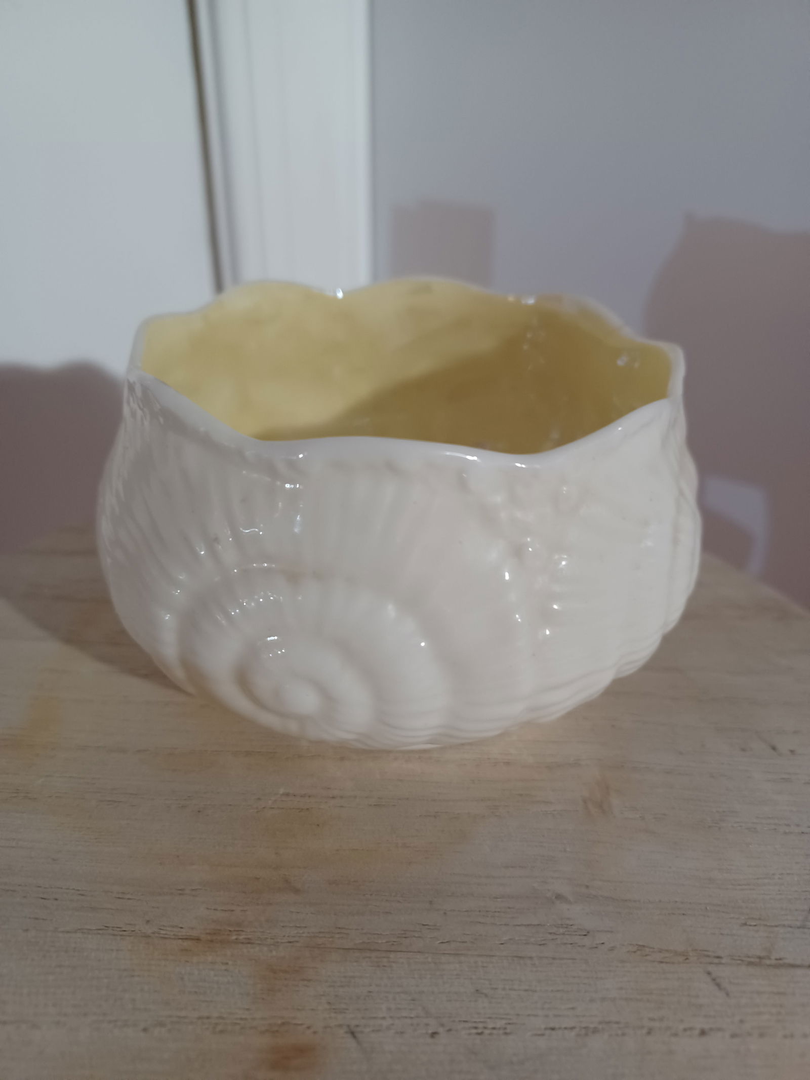 Vintage Belleek Irish Porcelain Seashell Vase (1 of 6)