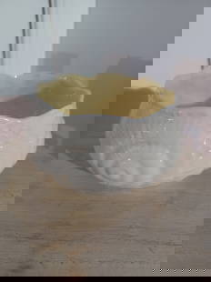 Vintage Belleek Irish Porcelain Seashell Vase: Vintage Belleek Irish Porcelain Seashell Vase