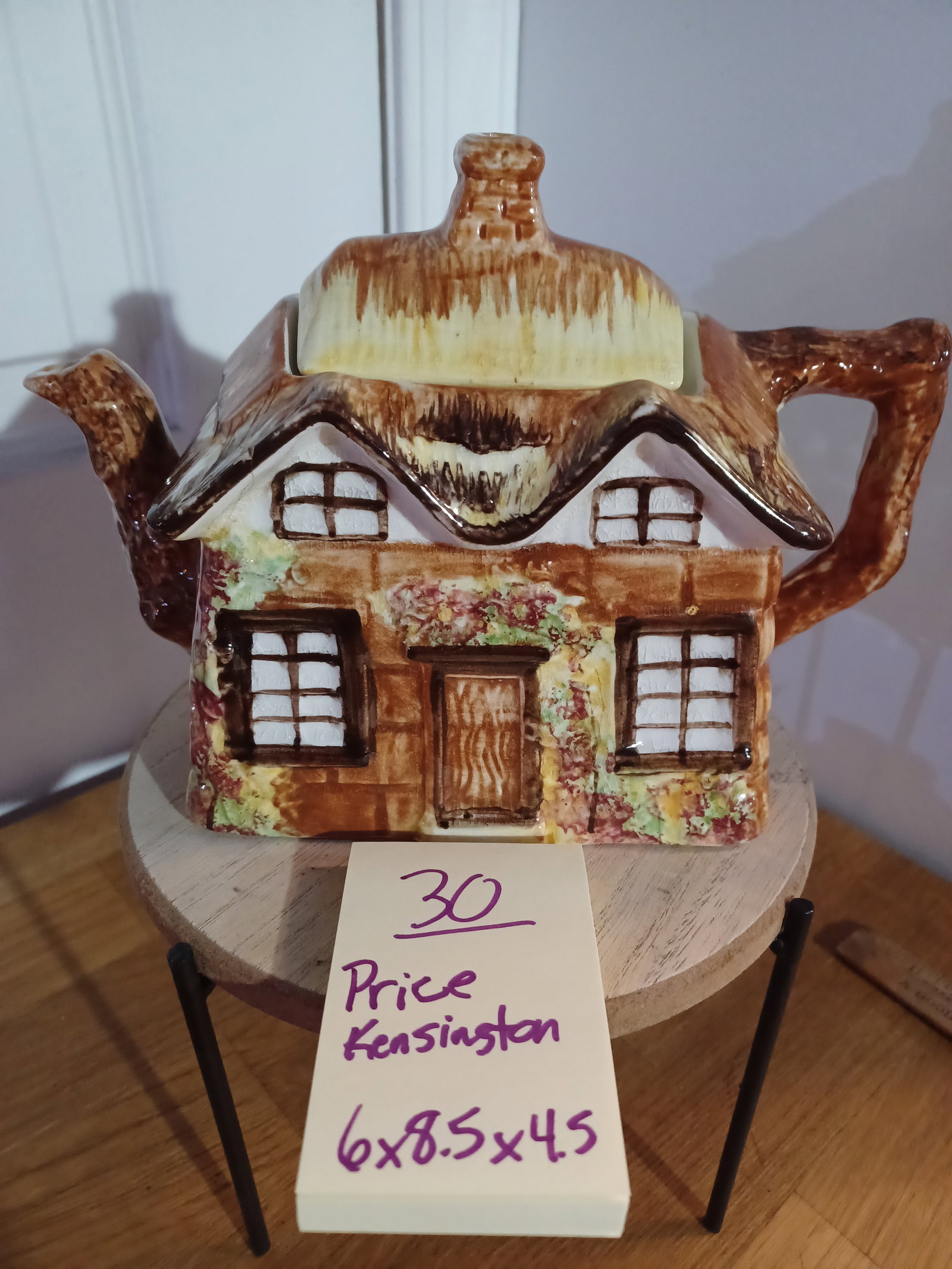 Vintage Price Kensington Old Townehouse Teapot/ Condition issue: Vintage Price Kensington Old Townehouse Teapot/ Condition issue
