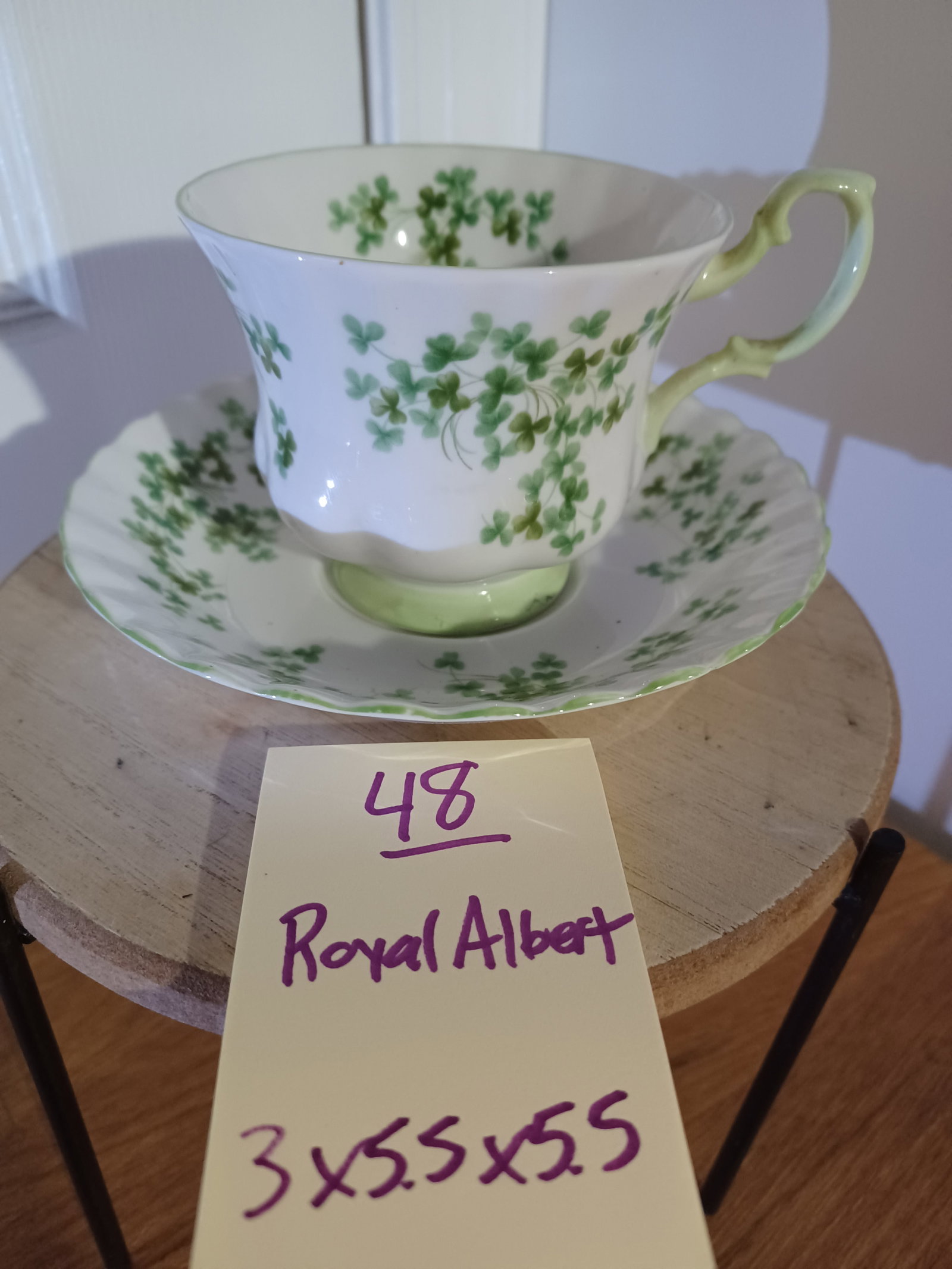 Vintage Royal Albert Tea Cup & Saucer: Vintage Royal Albert Tea Cup & Saucer