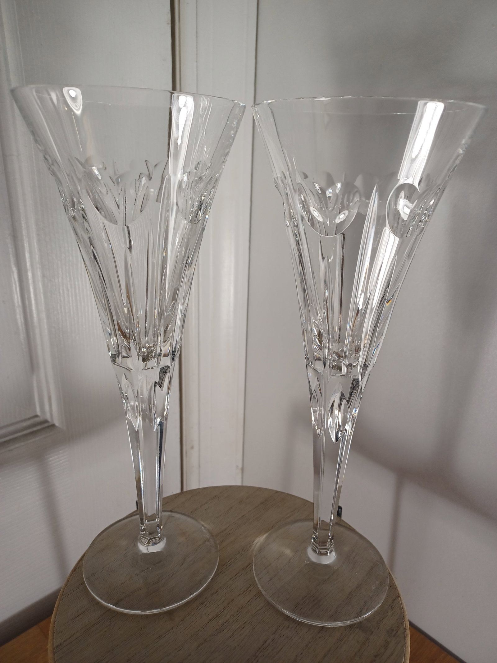 Waterford Set of 2 Millenium Love Crystal Wine Glasses In Box: Waterford Set of 2 Millenium Love Crystal Wine Glasses In Box