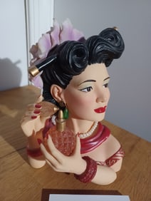 Limited Edition Cameo Girls Deluxe Lady Vase Emma 1946 Eau De Lovely