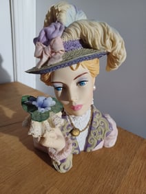Limited Edition Cameo Girls Deluxe Lady Vase Blythe 1898 Victorian Violets