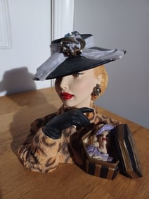 Limited Edition Cameo Girls Deluxe Lady Vase Judith 1945 Smart Shopper