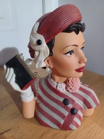 Limited Edition Cameo Girls Deluxe Lady Vase Martina 1952 Matinee Ideal