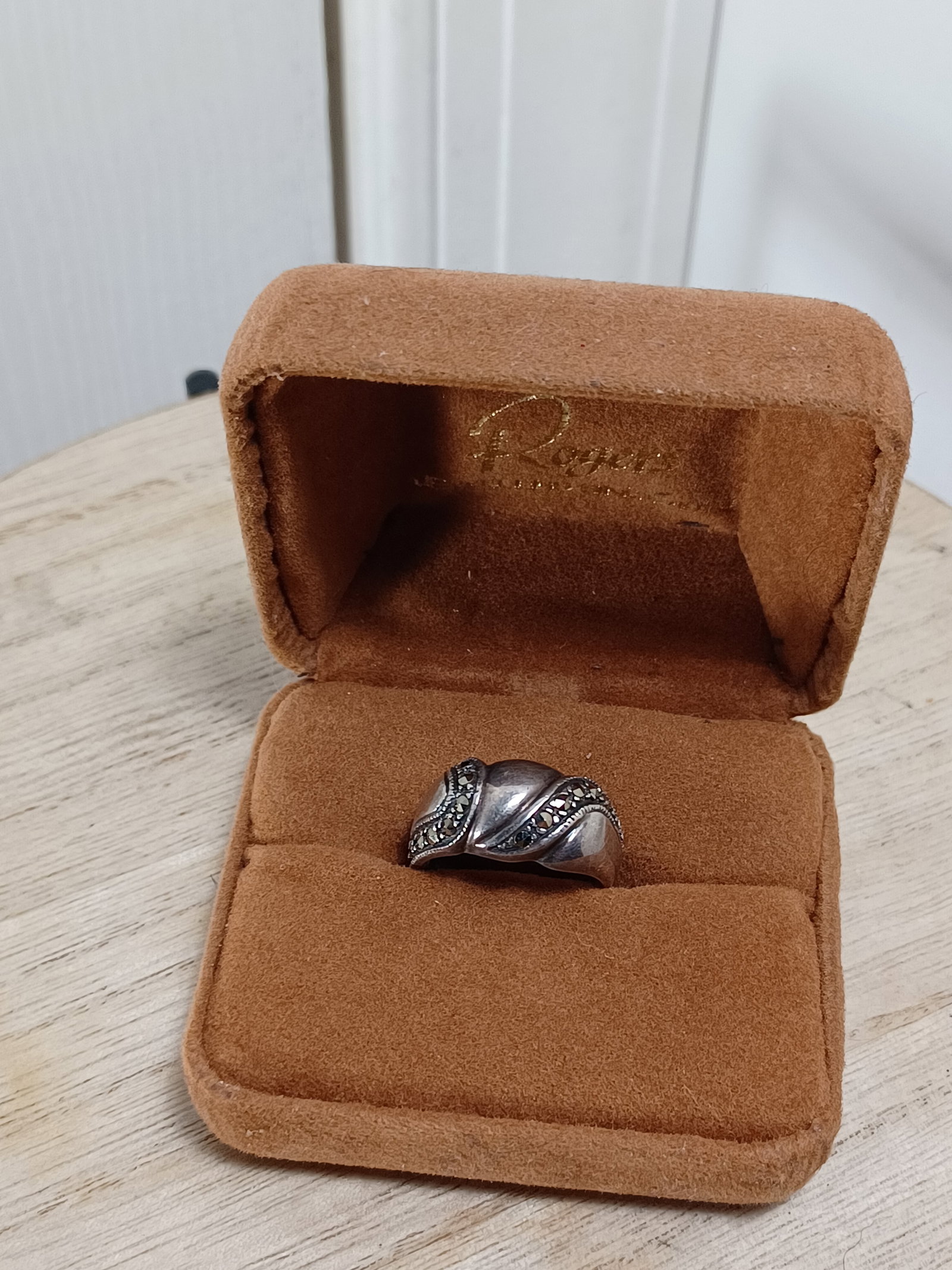 Sterling & Marcasite Ring size 8: Sterling & Marcasite Ring size 8