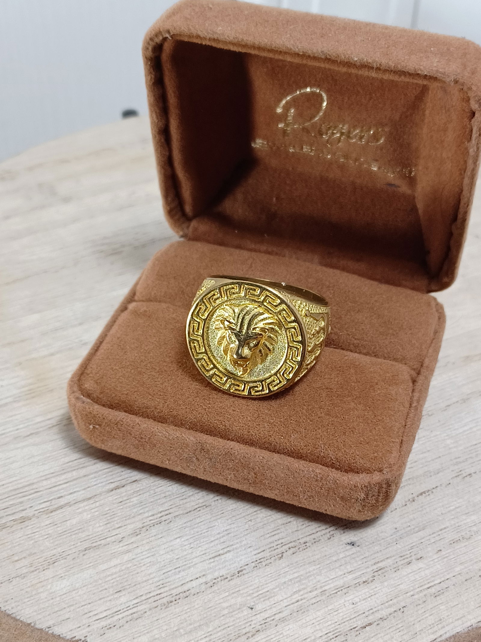 Lions Head 18kt Gold Ring Size 11 / 15 Grams (1 of 6)