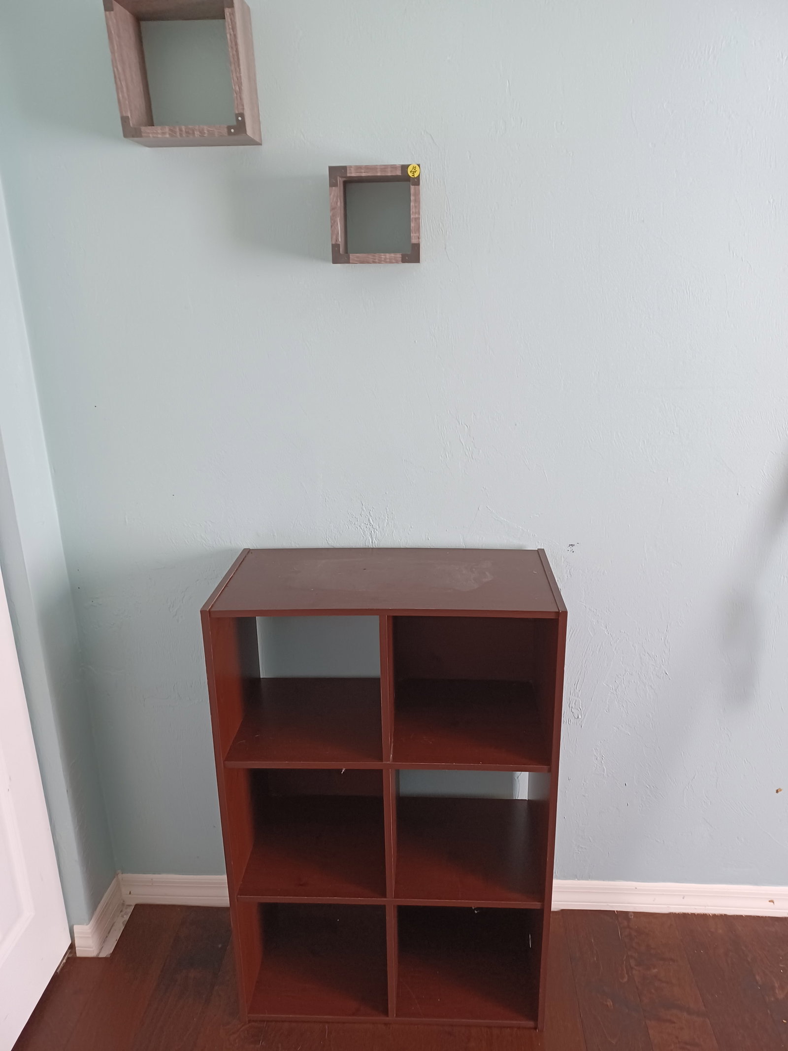 Lot Wall Shelves and Floor Shelf: Lot Wall Shelves and Floor Shelf
