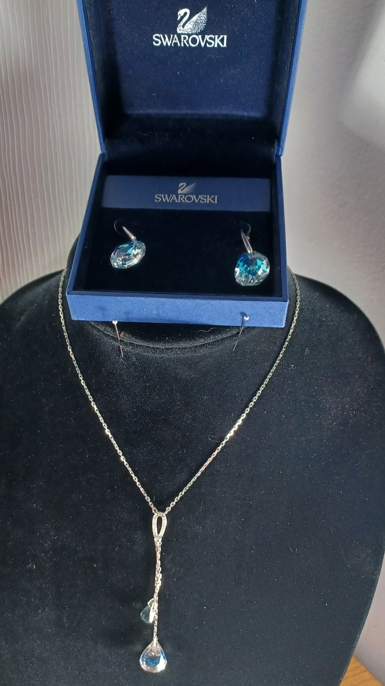 Swarovski Crystal Necklace & Earrings (1 of 5)