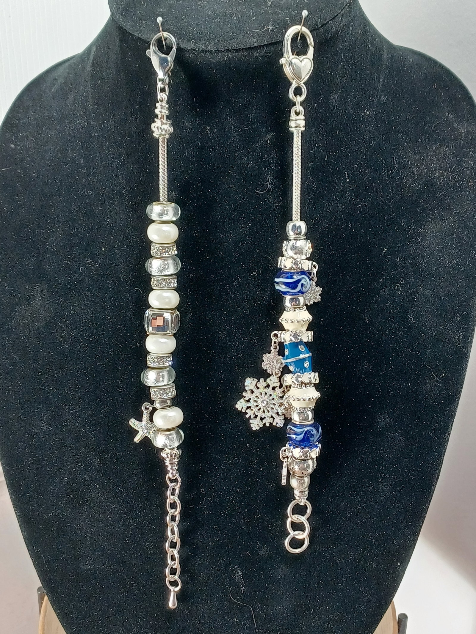 2 Beautiful Glass Bead Bracelets: 2 Beautiful Glass Bead Bracelets