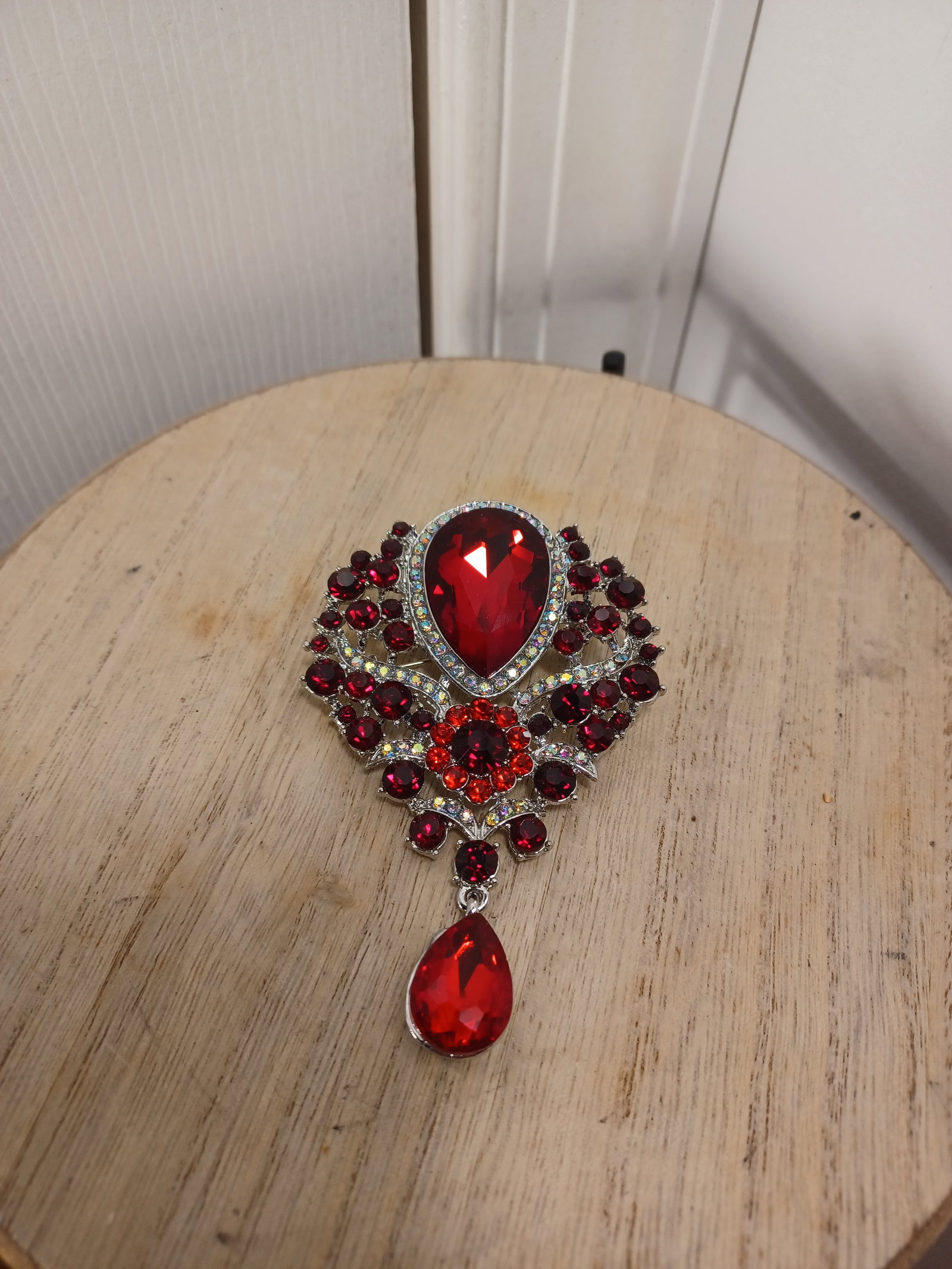 Stunning Ruby Rhinestone Pendant: Stunning Ruby Rhinestone Pendant